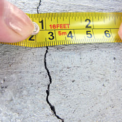 A crack in a poured concrete wall that's showing a normal crack during curing in Vienna